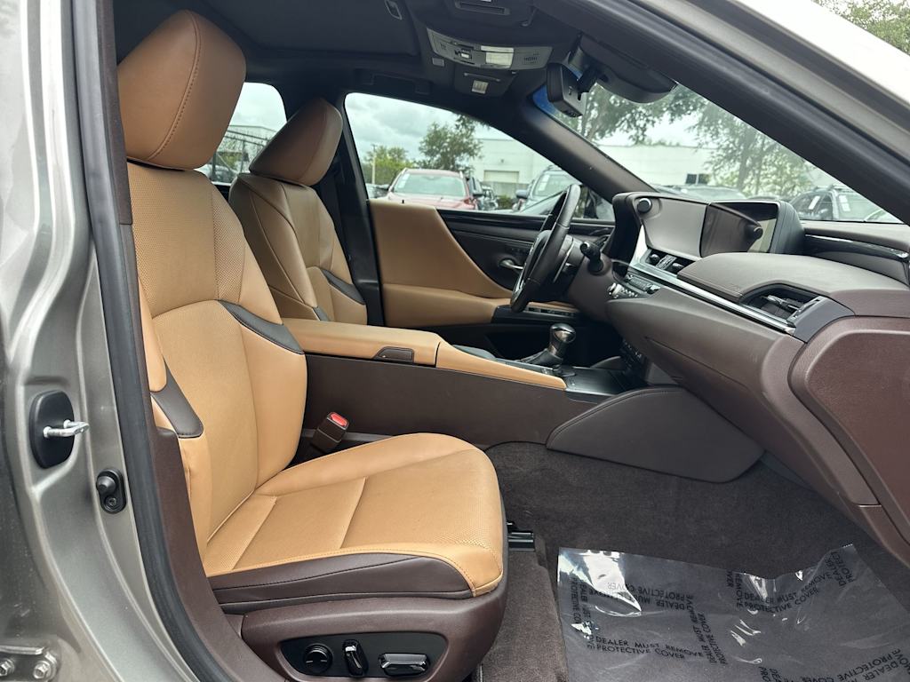 Thumbnail: 2021 Lexus ES - 21