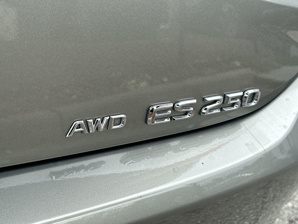 Thumbnail: 2021 Lexus ES - 7