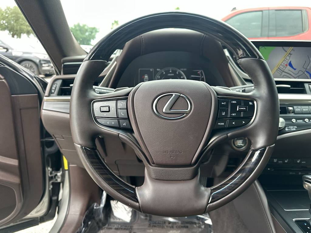 Thumbnail: 2021 Lexus ES - 10