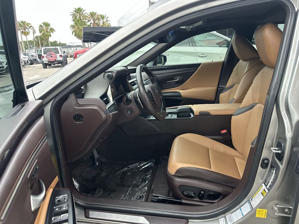Thumbnail: 2021 Lexus ES - 11