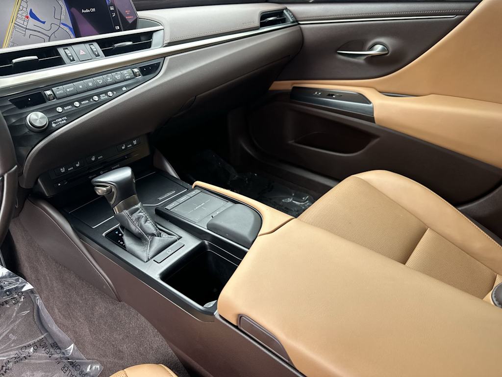 Thumbnail: 2021 Lexus ES - 15