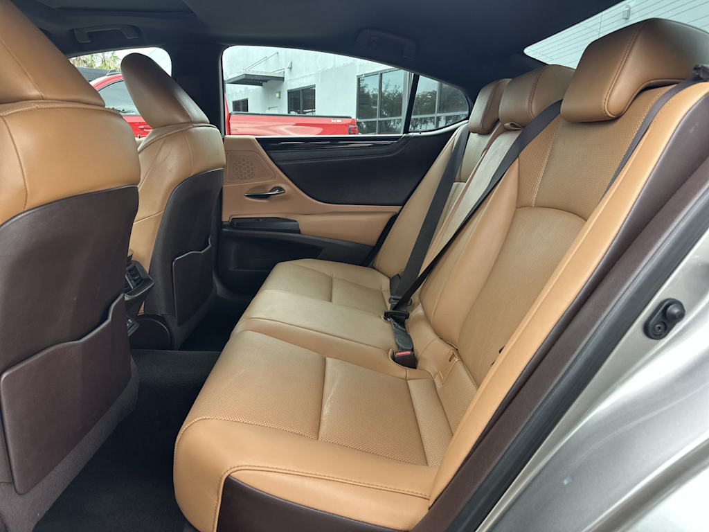 Thumbnail: 2021 Lexus ES - 13
