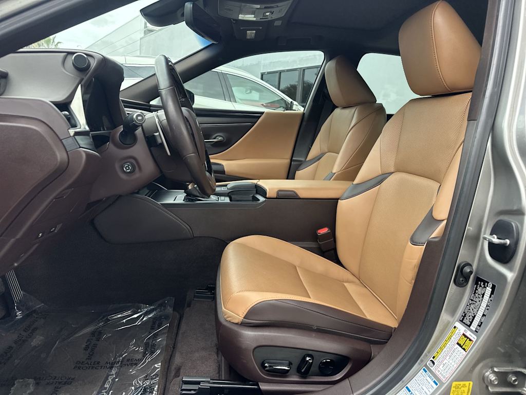 Thumbnail: 2021 Lexus ES - 12