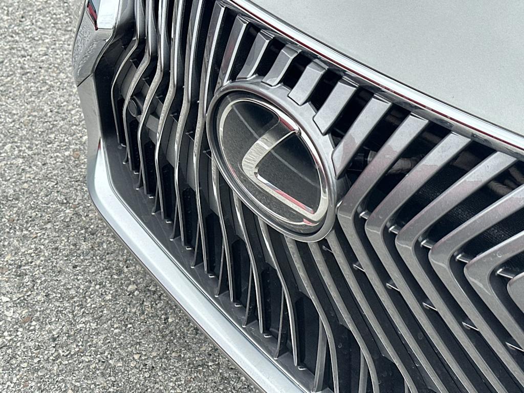 Thumbnail: 2021 Lexus ES - 24