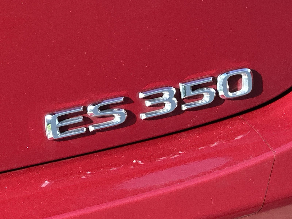 Thumbnail: 2022 Lexus ES - 7