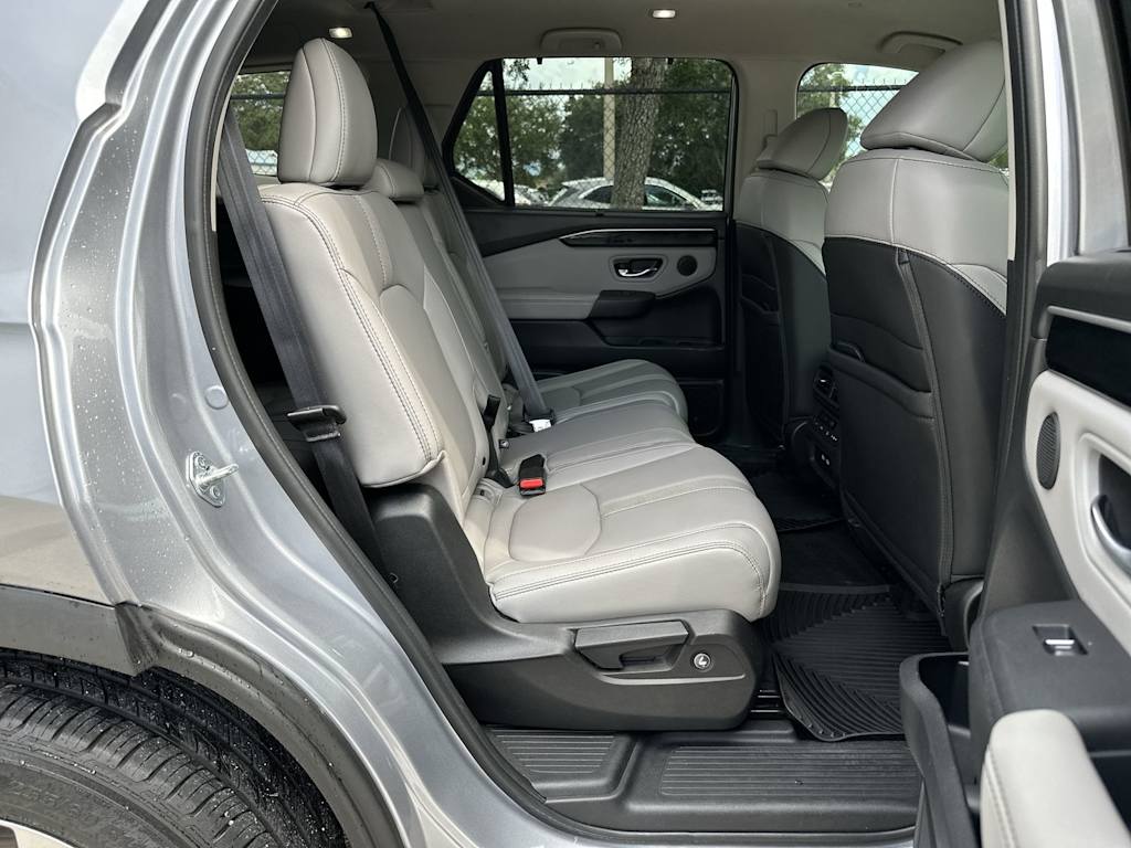 Thumbnail: 2023 Honda Pilot - 25