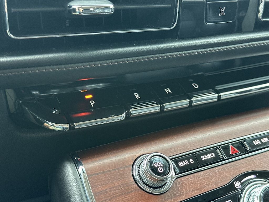 Thumbnail: 2021 Lincoln Aviator - 26