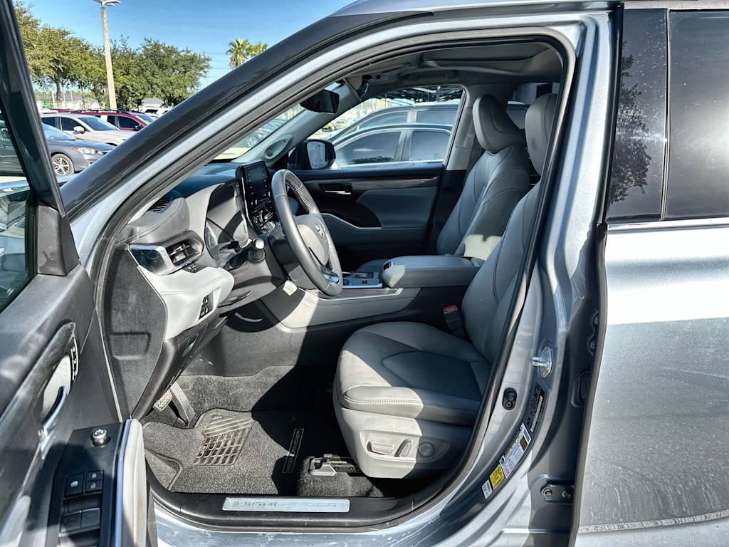 Thumbnail: 2021 Toyota Highlander - 11