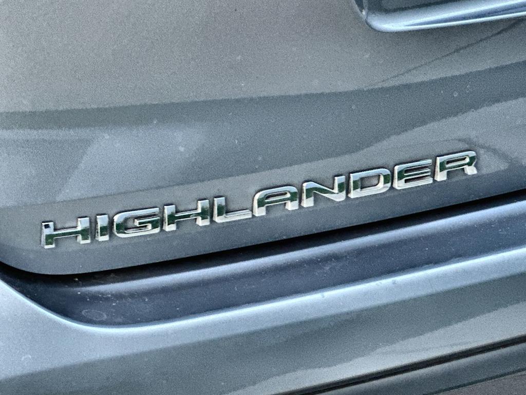 Thumbnail: 2021 Toyota Highlander - 7
