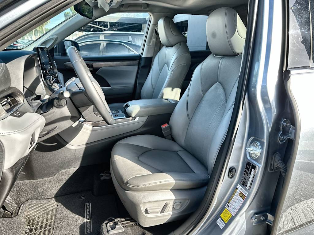 Thumbnail: 2021 Toyota Highlander - 12