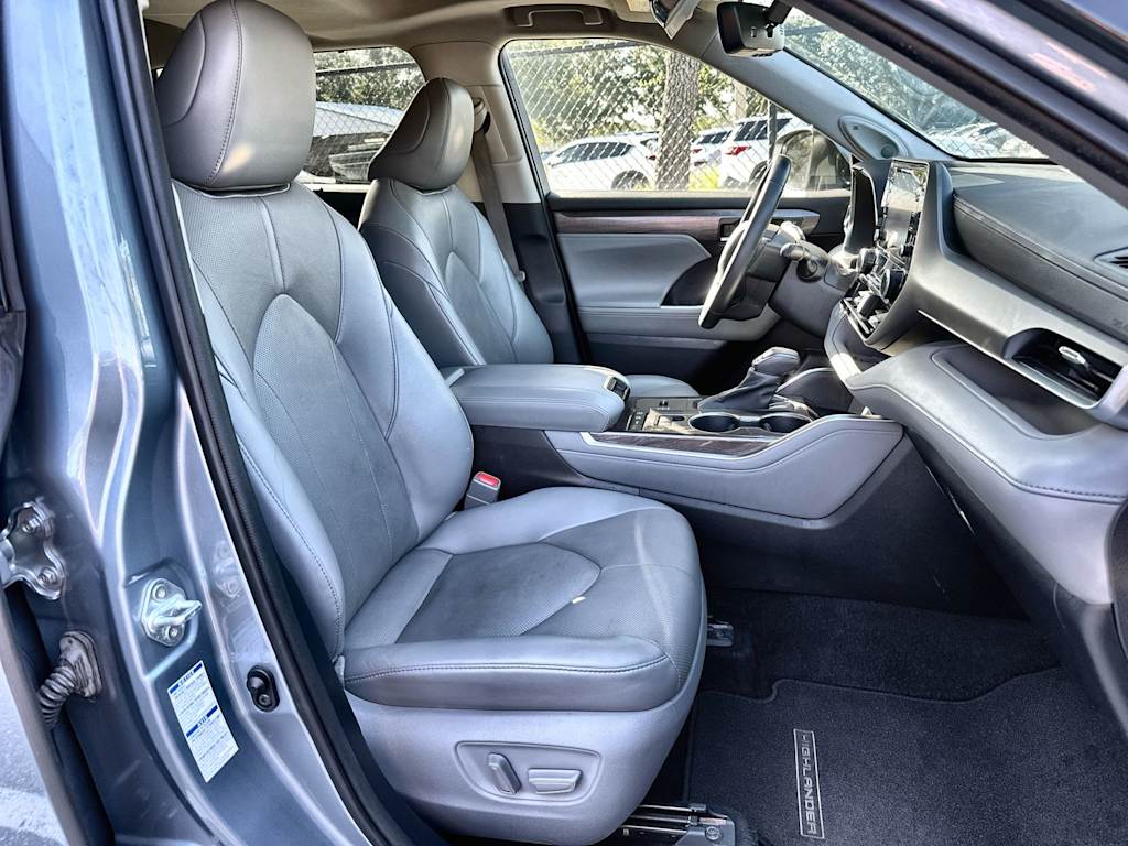 Thumbnail: 2021 Toyota Highlander - 21