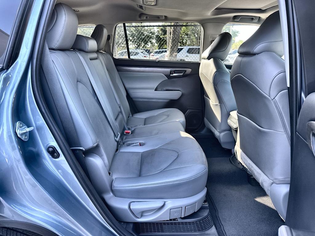 Thumbnail: 2021 Toyota Highlander - 26