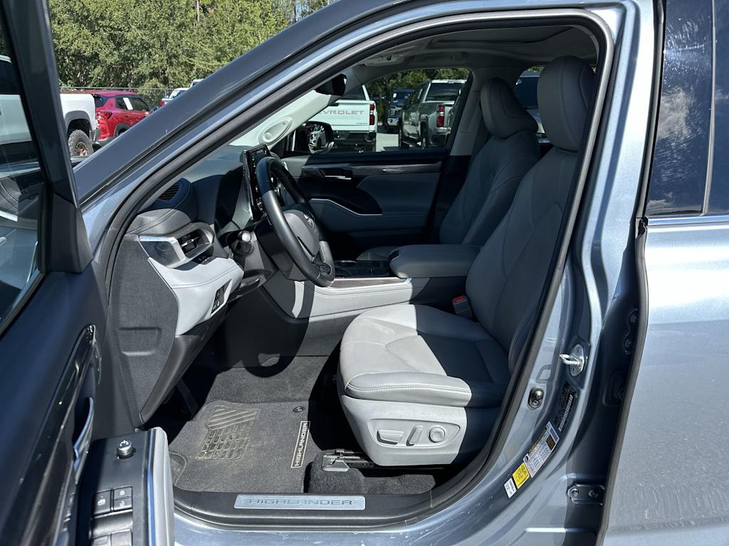 Thumbnail: 2021 Toyota Highlander - 11