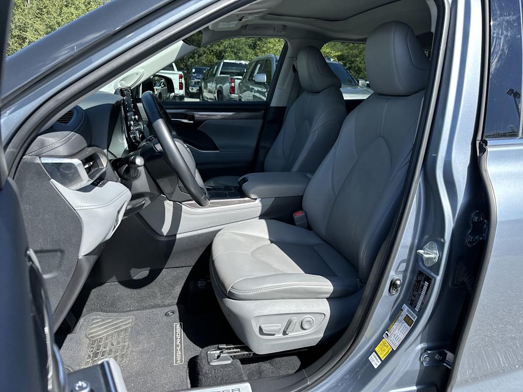 Thumbnail: 2021 Toyota Highlander - 12