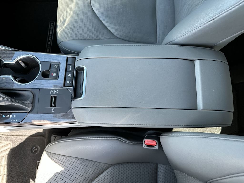 Thumbnail: 2021 Toyota Highlander - 15
