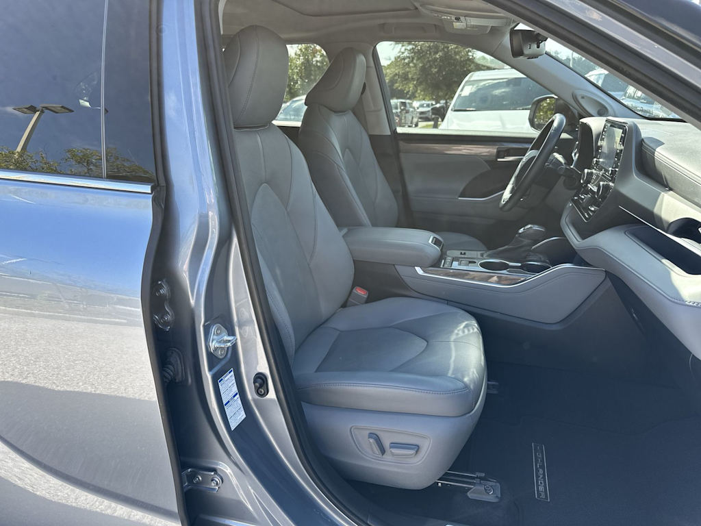Thumbnail: 2021 Toyota Highlander - 21