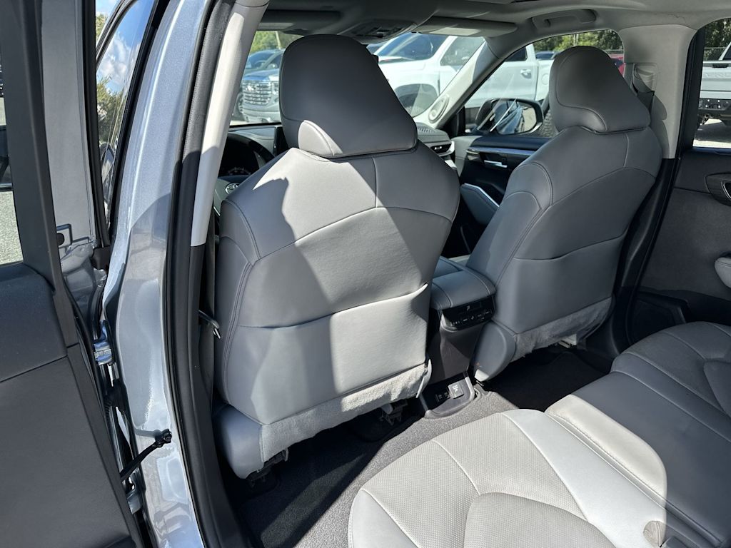 Thumbnail: 2021 Toyota Highlander - 25