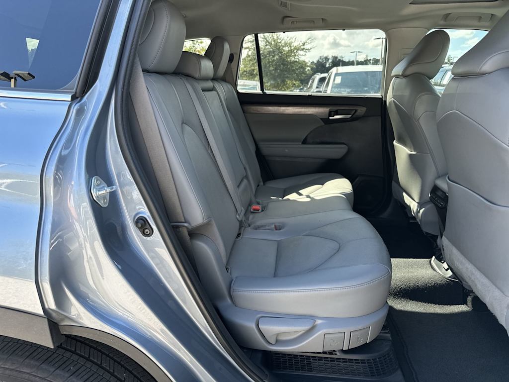 Thumbnail: 2021 Toyota Highlander - 26