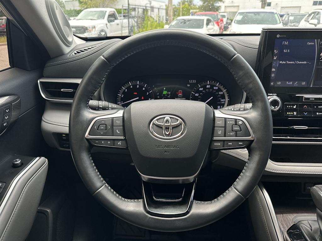 Thumbnail: 2021 Toyota Highlander - 9