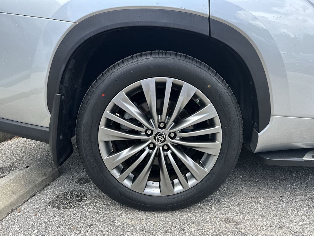 Thumbnail: 2021 Toyota Highlander - 7