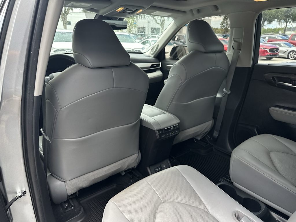 Thumbnail: 2021 Toyota Highlander - 12