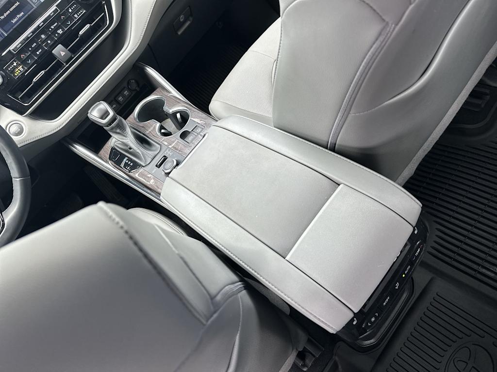 Thumbnail: 2021 Toyota Highlander - 20