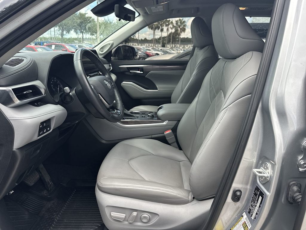 Thumbnail: 2021 Toyota Highlander - 10