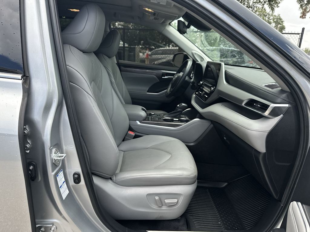 Thumbnail: 2021 Toyota Highlander - 11