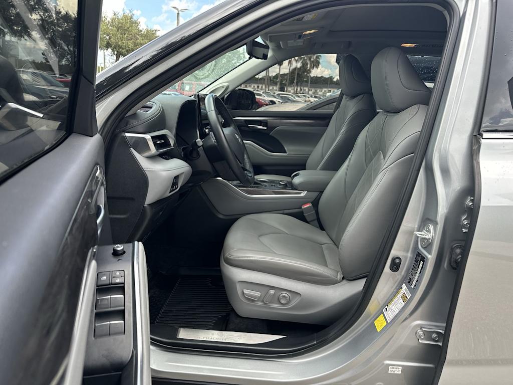 Thumbnail: 2021 Toyota Highlander - 17