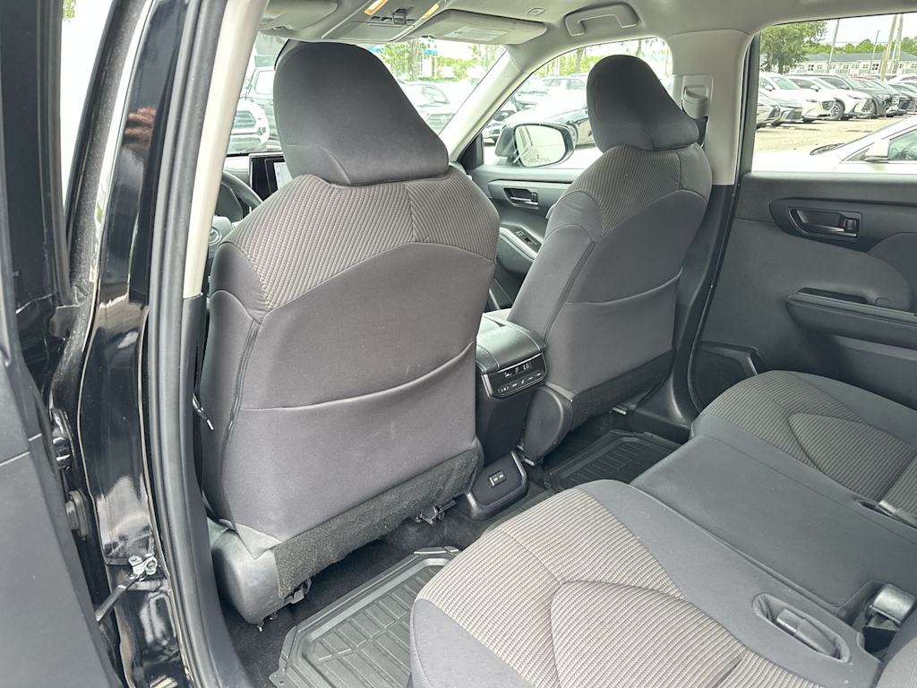 Thumbnail: 2023 Toyota Highlander - 24