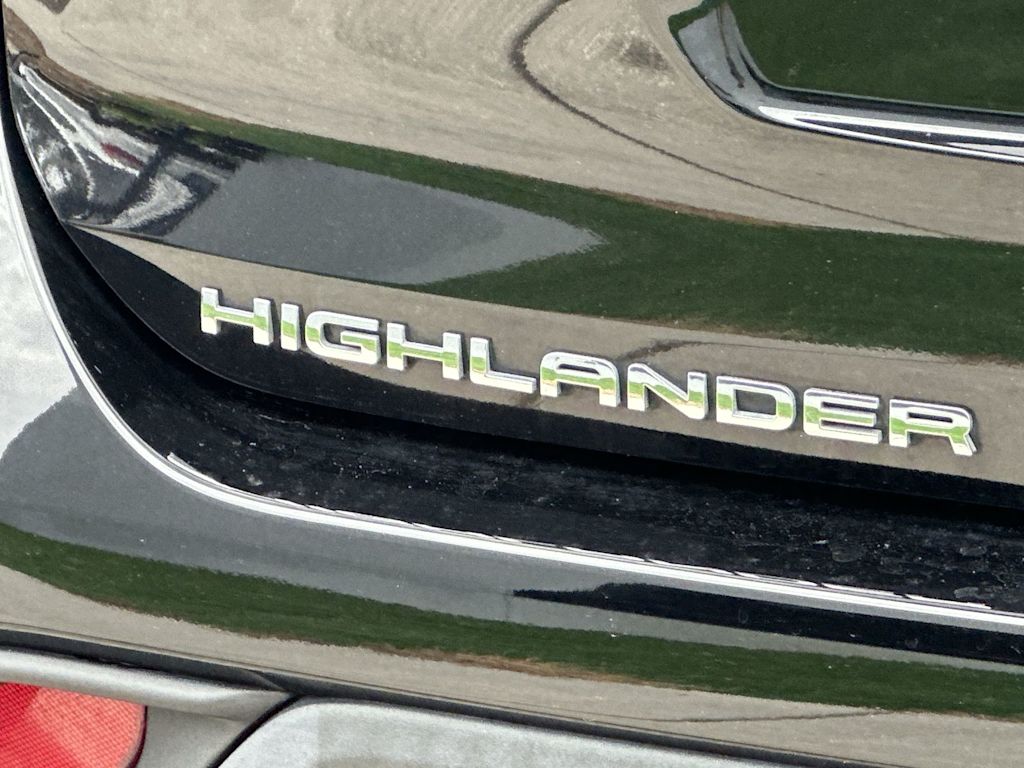 Thumbnail: 2023 Toyota Highlander - 6