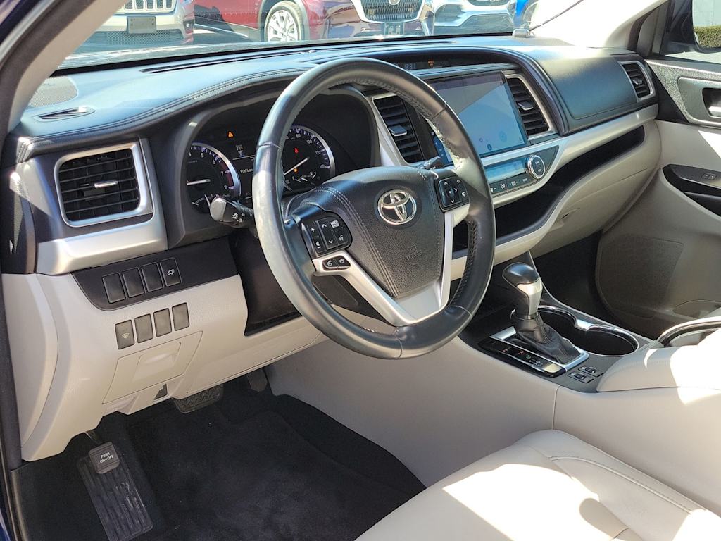 2016 Toyota Highlander XLE 13