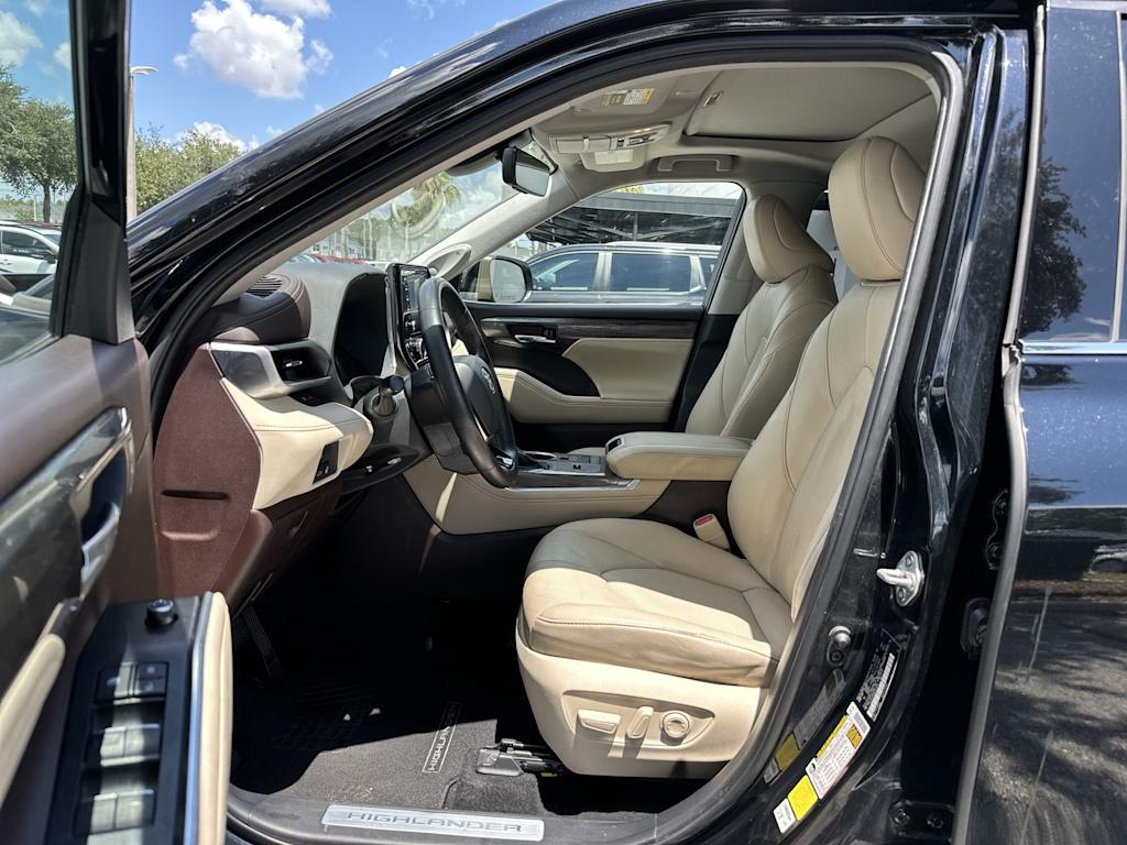 Thumbnail: 2021 Toyota Highlander - 11
