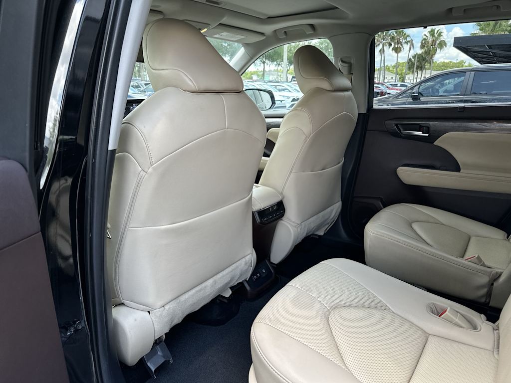 Thumbnail: 2021 Toyota Highlander - 25