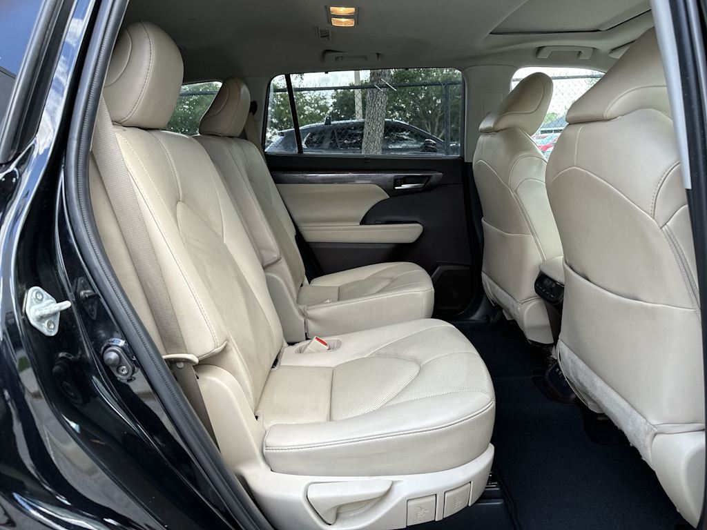 Thumbnail: 2021 Toyota Highlander - 26