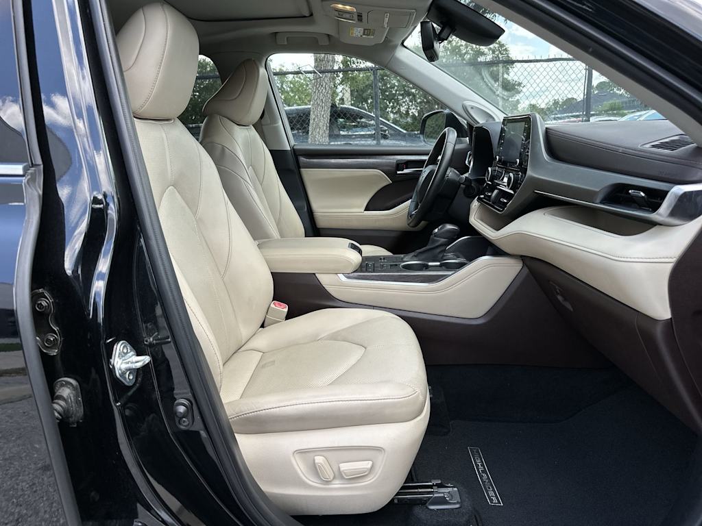 Thumbnail: 2021 Toyota Highlander - 21