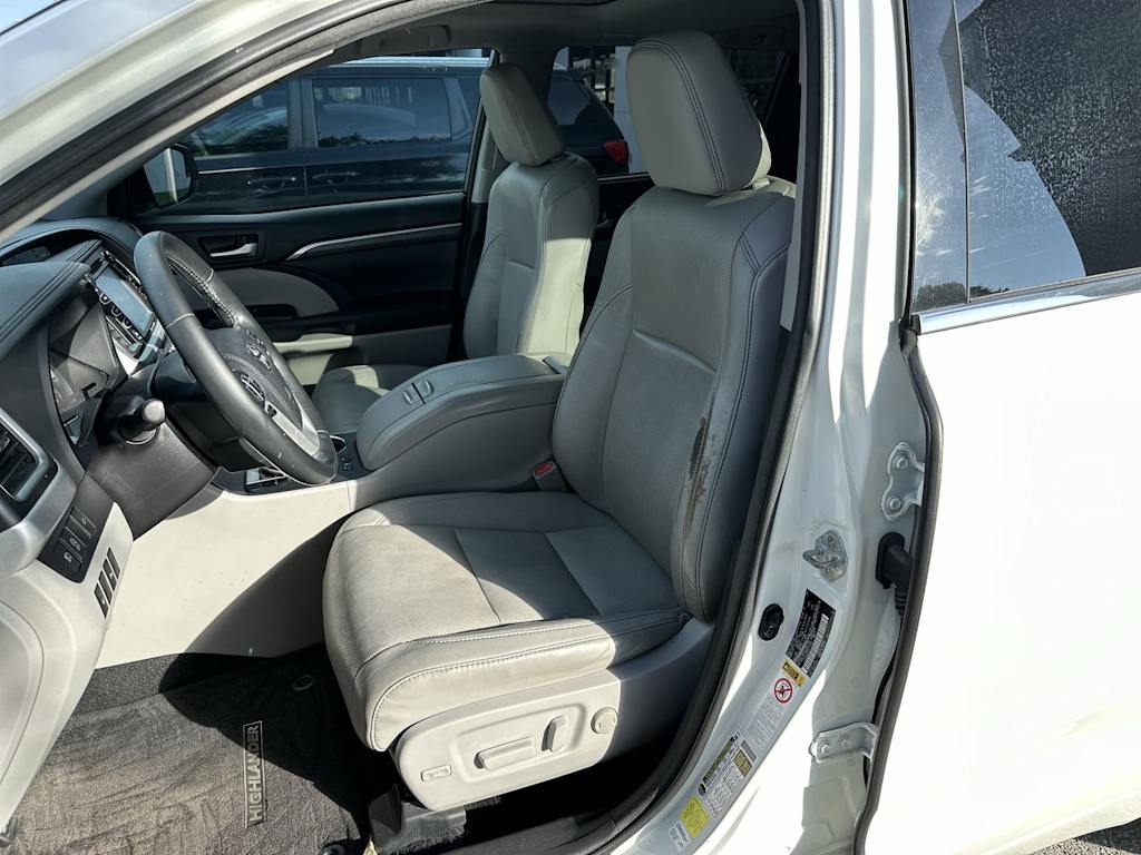 Thumbnail: 2017 Toyota Highlander - 10