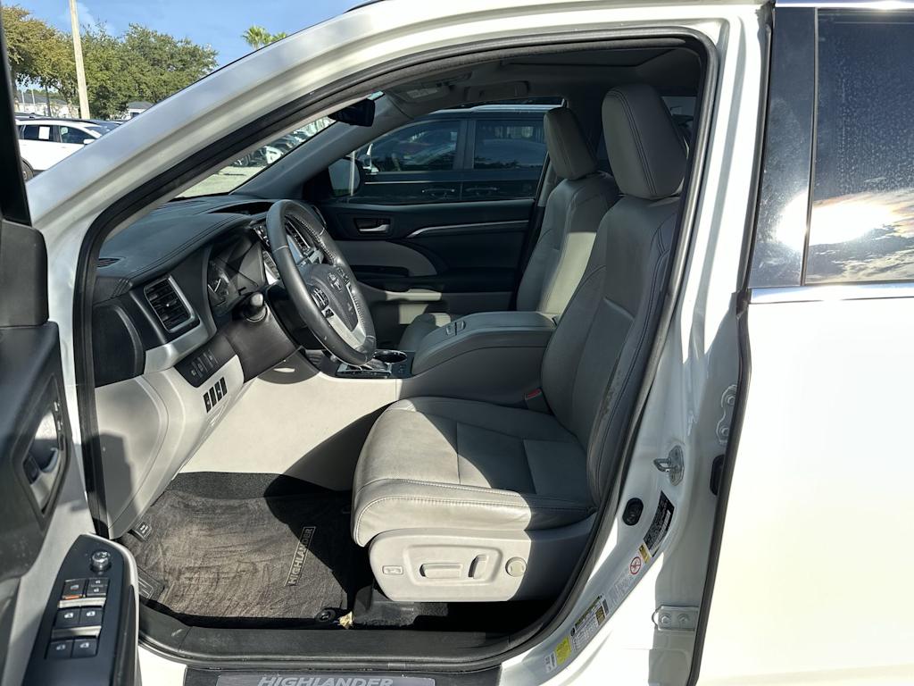 Thumbnail: 2017 Toyota Highlander - 9