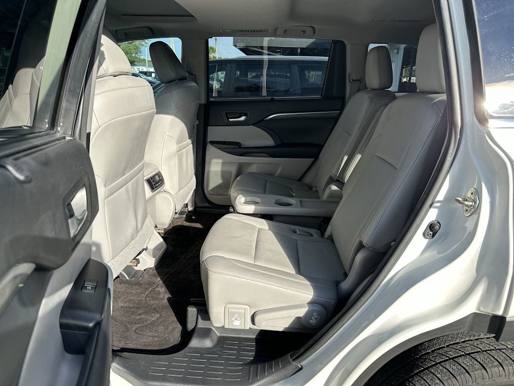 Thumbnail: 2017 Toyota Highlander - 11