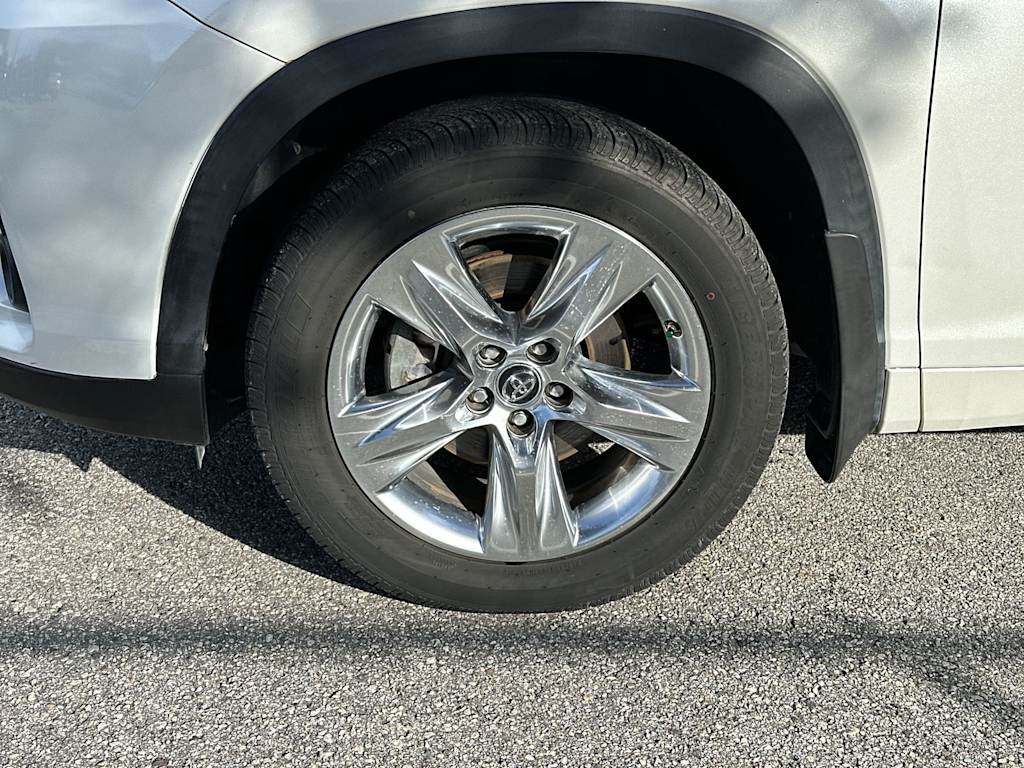 Thumbnail: 2017 Toyota Highlander - 7
