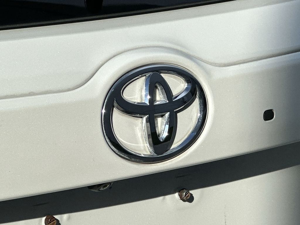 Thumbnail: 2017 Toyota Highlander - 23