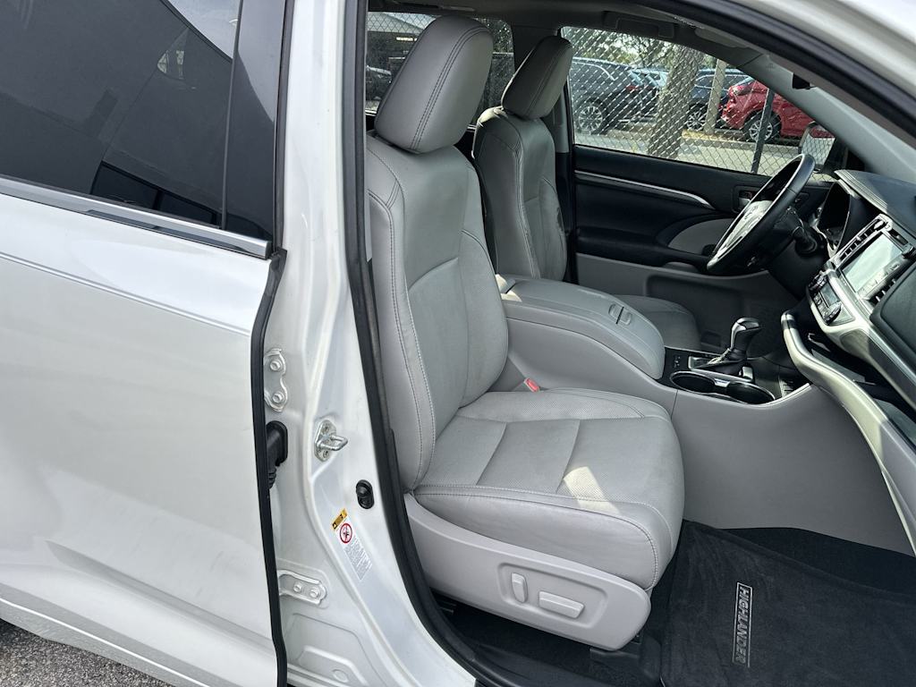Thumbnail: 2017 Toyota Highlander - 19