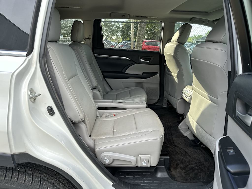 Thumbnail: 2017 Toyota Highlander - 25
