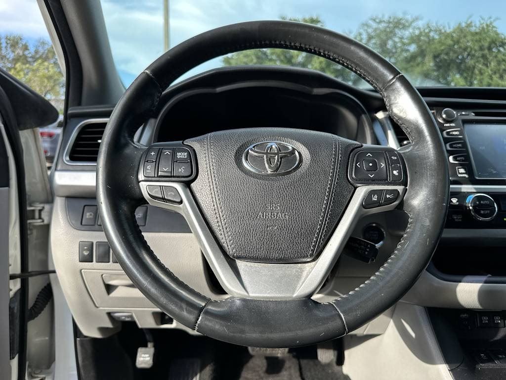 Thumbnail: 2017 Toyota Highlander - 8
