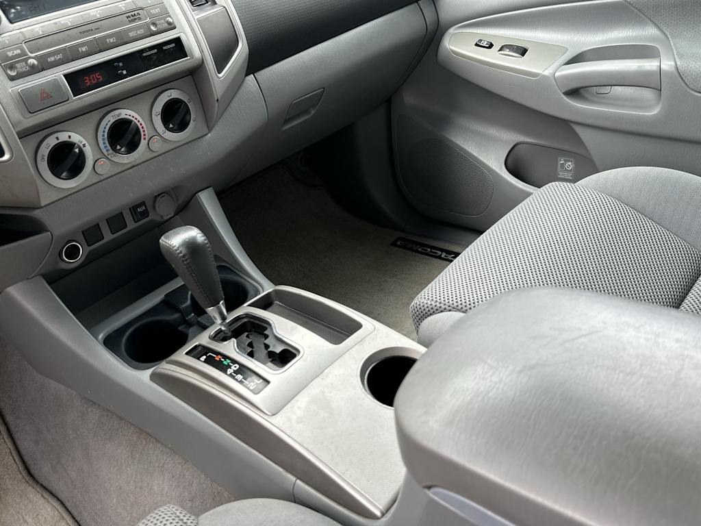 Thumbnail: 2010 Toyota Tacoma - 14
