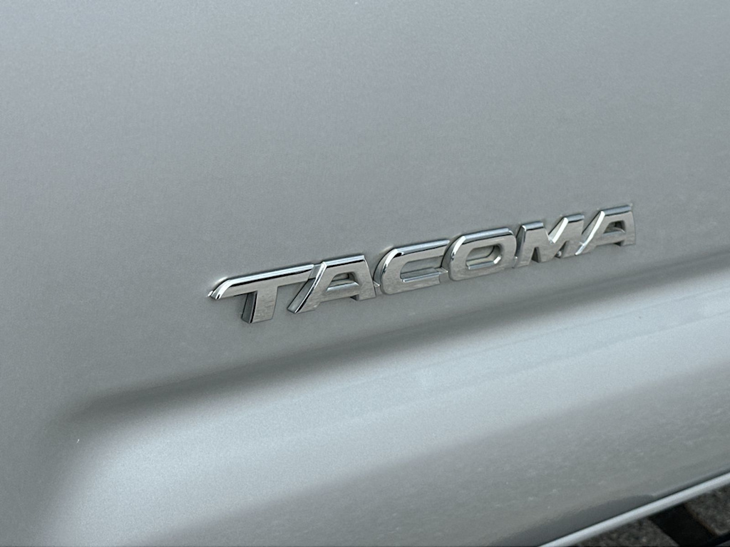 Thumbnail: 2010 Toyota Tacoma - 23