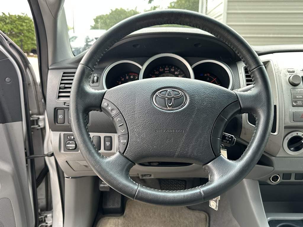 Thumbnail: 2010 Toyota Tacoma - 10