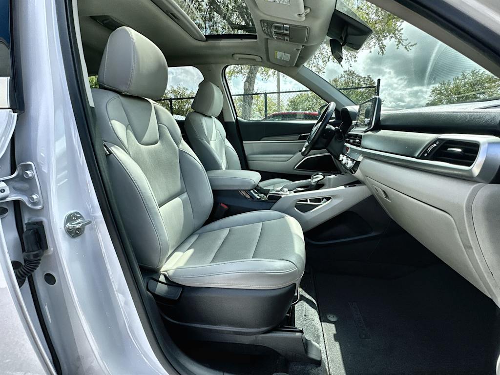 Thumbnail: 2021 Kia Telluride - 21