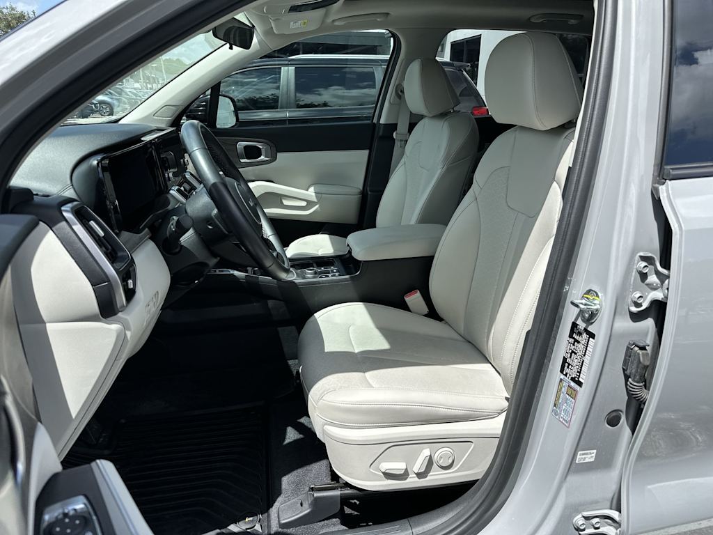 Thumbnail: 2022 Kia Sorento - 11