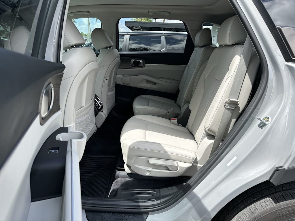 Thumbnail: 2022 Kia Sorento - 12
